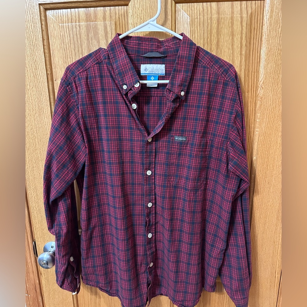 Men’s Columbia button down